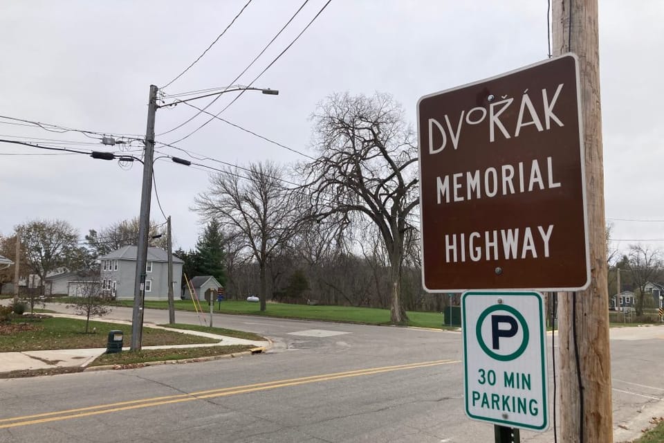 Antonín Dvořák spent the summer of 1893 in Spillville. He visited the oldest Czech Catholic church in the USA here daily | Photo: Pavel Novák, Czech Radio Antonín Dvořák spent the summer of 1893 in Spillville. He visited the oldest Czech Catholic church in the USA here daily | Photo: Pavel Novák, Czech Radio