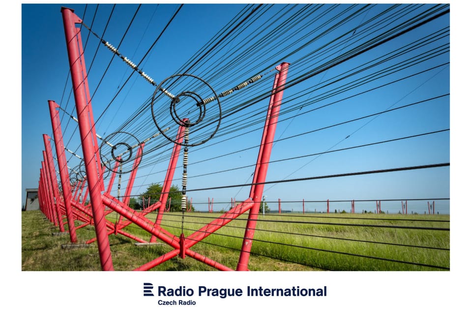 The mast of the Liblice transmitter is enclosed in a cage of wire conductors,  photo: Andrea Filičková
