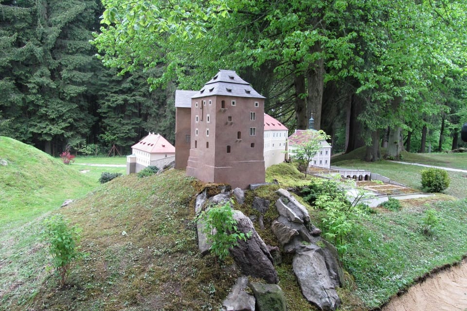 Miniature model of Bečov Castle and Chateau in the Boheminium Garden Museum | Photo: Pavla Sofilkaničová,  Czech Radio