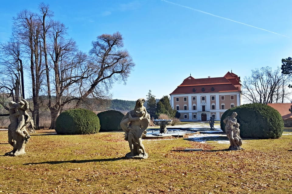 Baroque sculptures by Matyáš Braun in the park of Valeč Chateau | Photo: Monika Červená,  Czech Radio