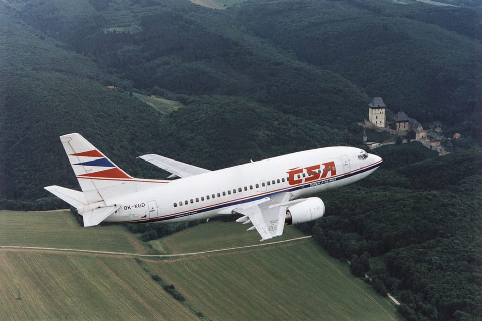 Boeing 737-500 flying by Karlštejn,  1992 | Photo: Czech Airlines