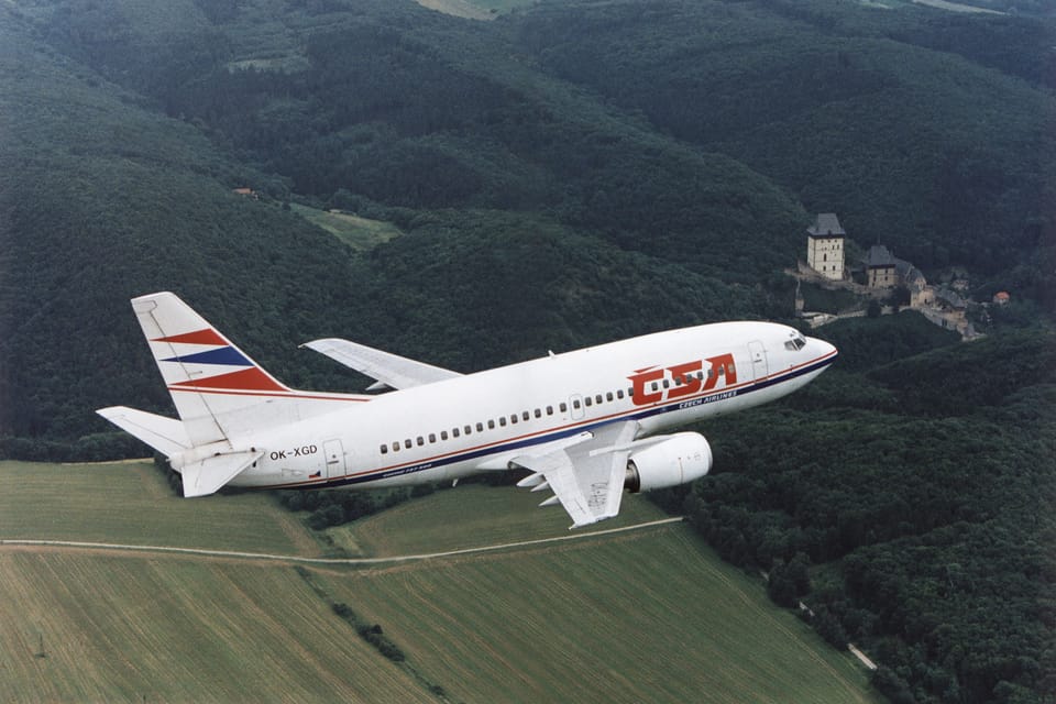 Boeing 737-500 flying by Karlštejn, 1992 | Photo: Czech Airlines Boeing 737-500 flying by Karlštejn, 1992 | Photo: Czech Airlines
