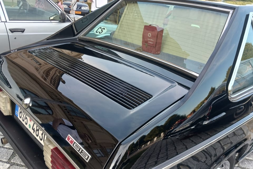 The Tatra 613-S SPECIAL car was used by the head of the communists, Miloš Jakeš. | Photo: Lenka Žižková, Radio Prague International The Tatra 613-S SPECIAL car was used by the head of the communists, Miloš Jakeš. | Photo: Lenka Žižková, Radio Prague International