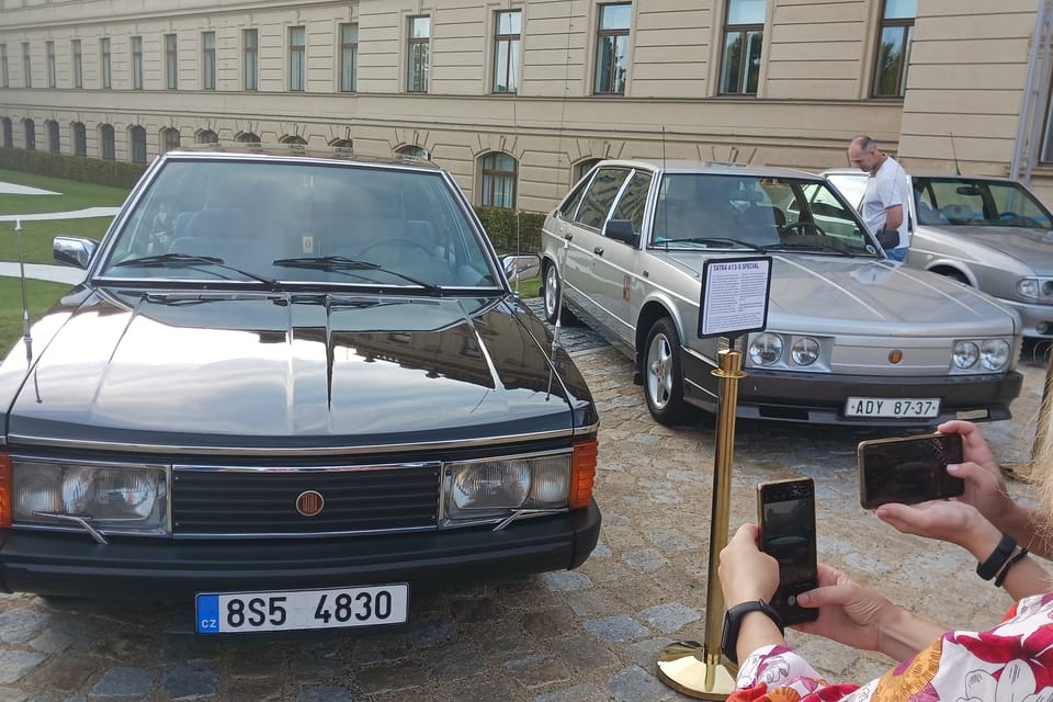 The Tatra 613-S SPECIAL car was used by the head of the communists, Miloš Jakeš. | Photo: Lenka Žižková, Radio Prague International The Tatra 613-S SPECIAL car was used by the head of the communists, Miloš Jakeš. | Photo: Lenka Žižková, Radio Prague International
