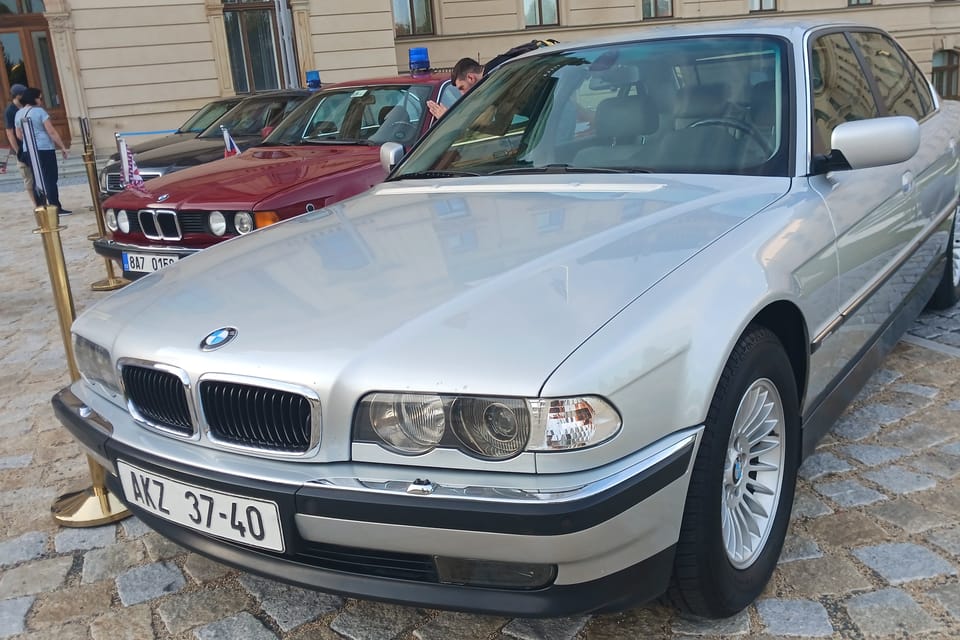 BMW 735, which served the Ministry of Health between 2001 and 2012 | Photo: Lenka Žižková, Radio Prague International BMW 735, which served the Ministry of Health between 2001 and 2012 | Photo: Lenka Žižková, Radio Prague International