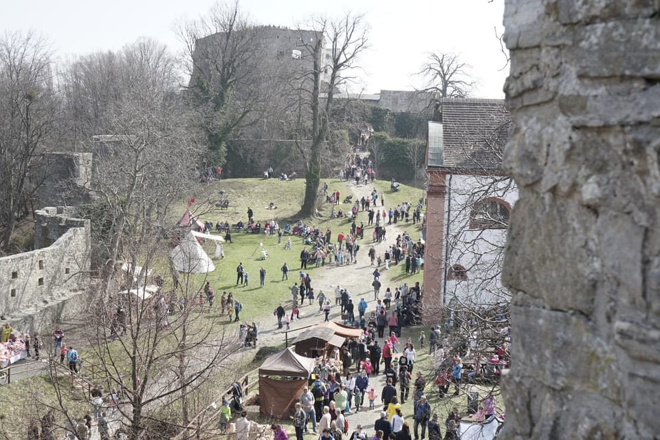 Medieval fair at Hukvaldy Castle | Photo: Luděk Brhel, Radio Prague International Medieval fair at Hukvaldy Castle | Photo: Luděk Brhel, Radio Prague International