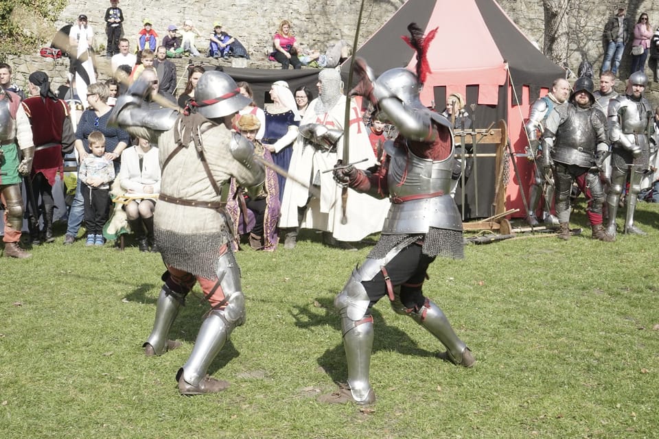 Knight tournament at Hukvaldy Castle | Photo: Luděk Brhel, Radio Prague International Knight tournament at Hukvaldy Castle | Photo: Luděk Brhel, Radio Prague International