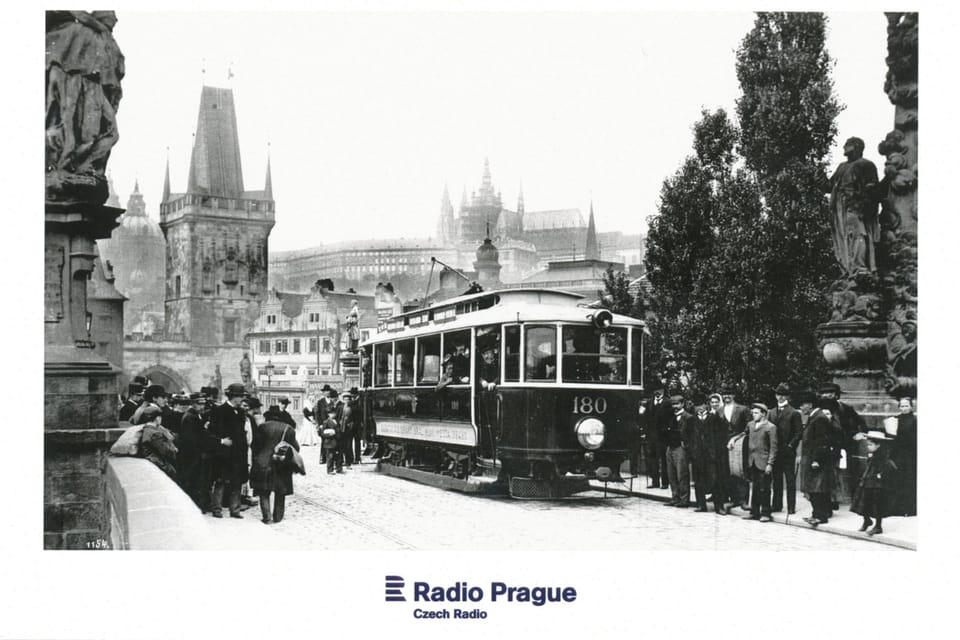 Electric tram on Charles Bridge in years 1905–1908,  photo: Dopravní podnik hlavního města Prahy