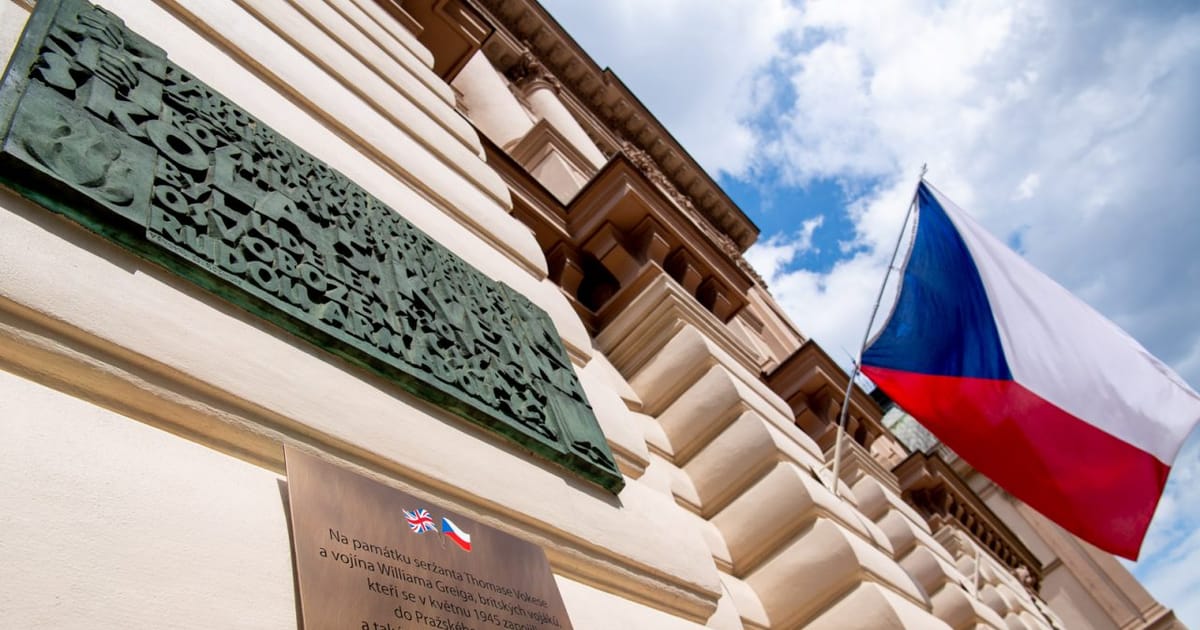 Two British servicemen who helped Prague Uprising honoured - Vimarsana News