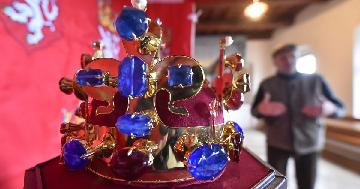 Czech monarchists raise money to give the grandson of the last King of Bohemia a crown - Vimarsana News