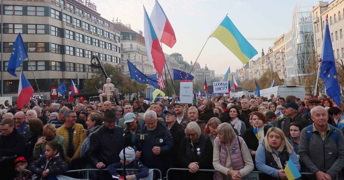 Продемократична демонстрація показує, що Україна все ще сильна в Чехії