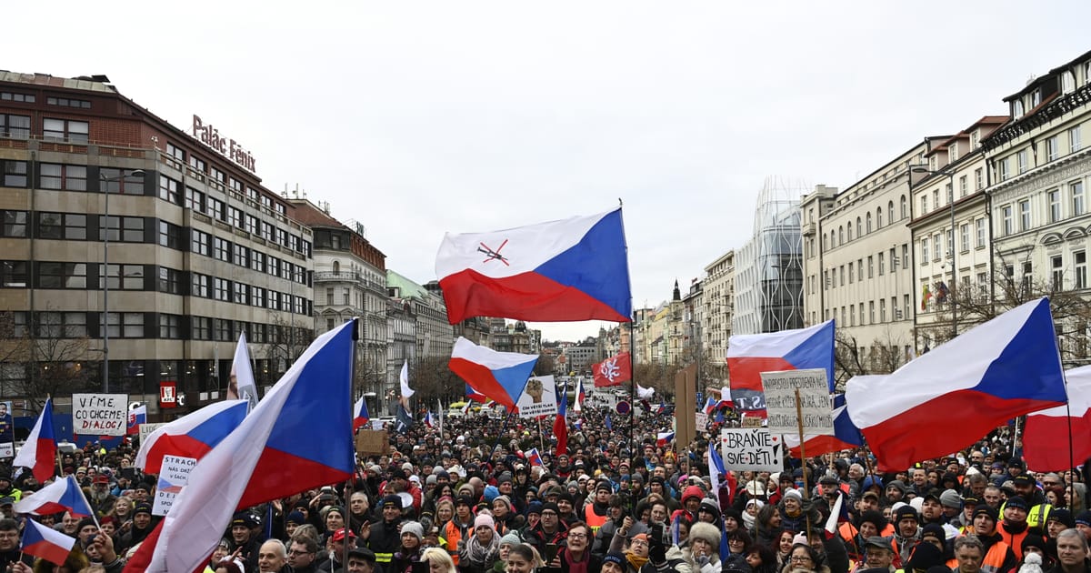 Thousands Rally In Czech Republic To Protest Against Compulsory Vaccines And Respirators Radio 