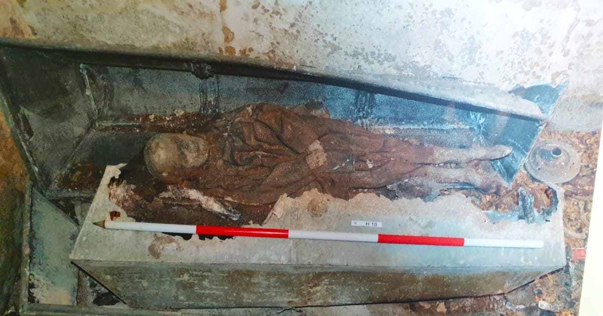 Archaeologists discover mummy of boy in family tomb in Skalná