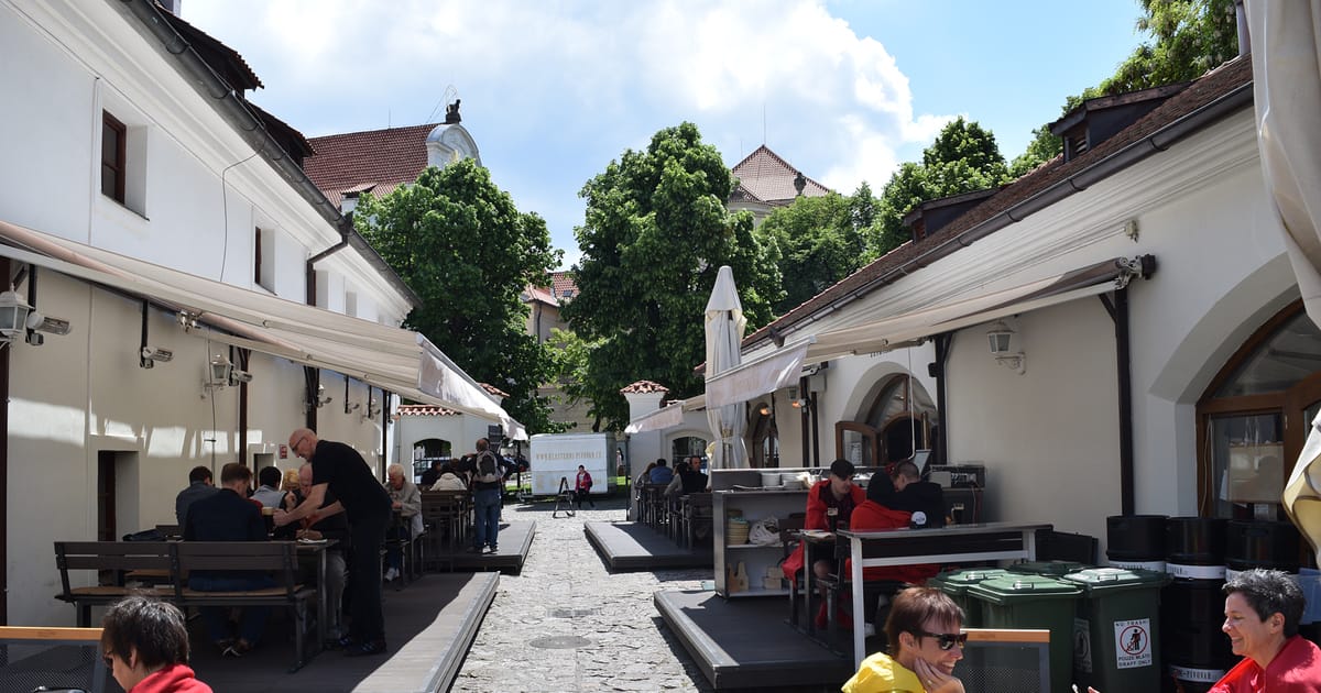 V českých restauracích je méně hostů než před epidemií