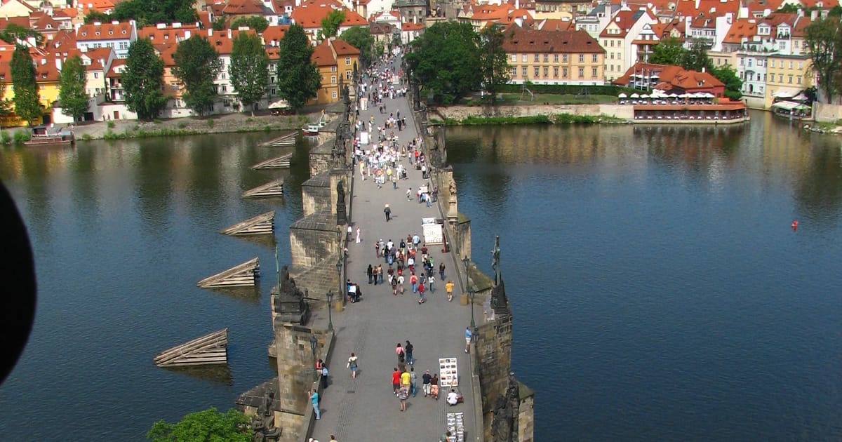 A Walk Across Prague’s Charles Bridge | Radio Prague International