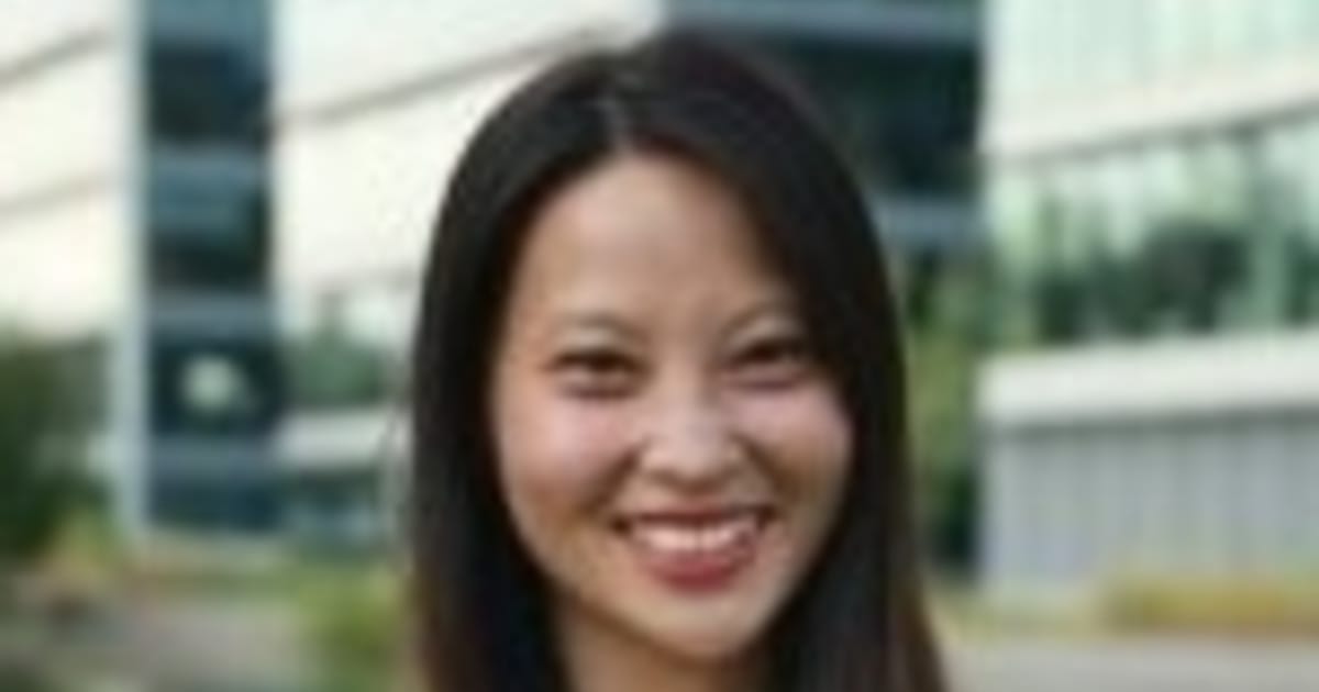 Award-winning Vietnamese blogger says “never miss a chance to dance”