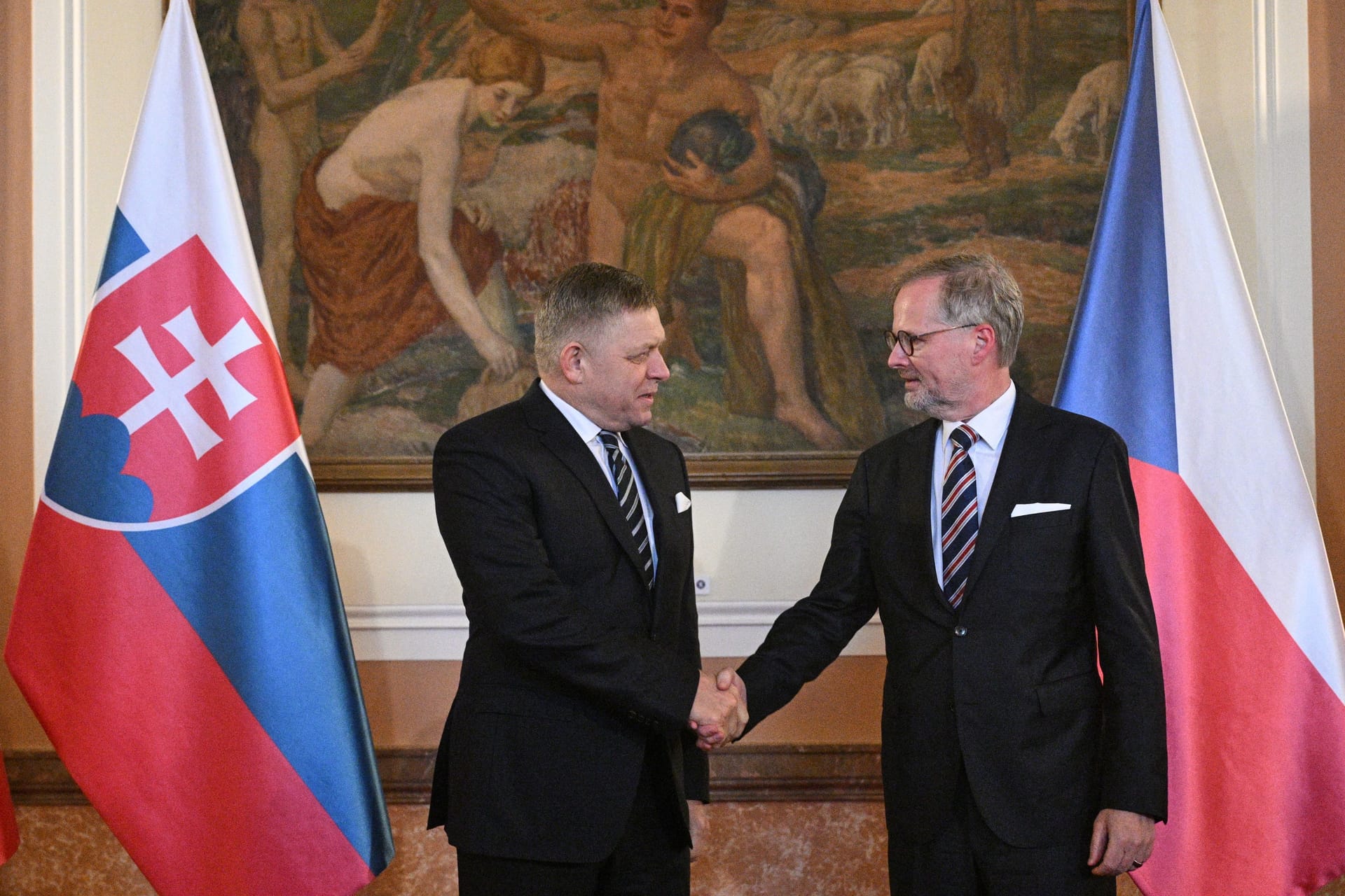 Arms for Ukraine only point of disagreement between Czechia and Slovakia, says Slovak PM | Radio Prague International