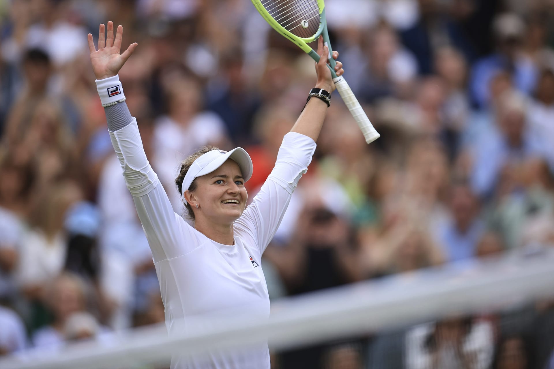 Krejčíková continues best Wimbledon run all way to final Radio Prague