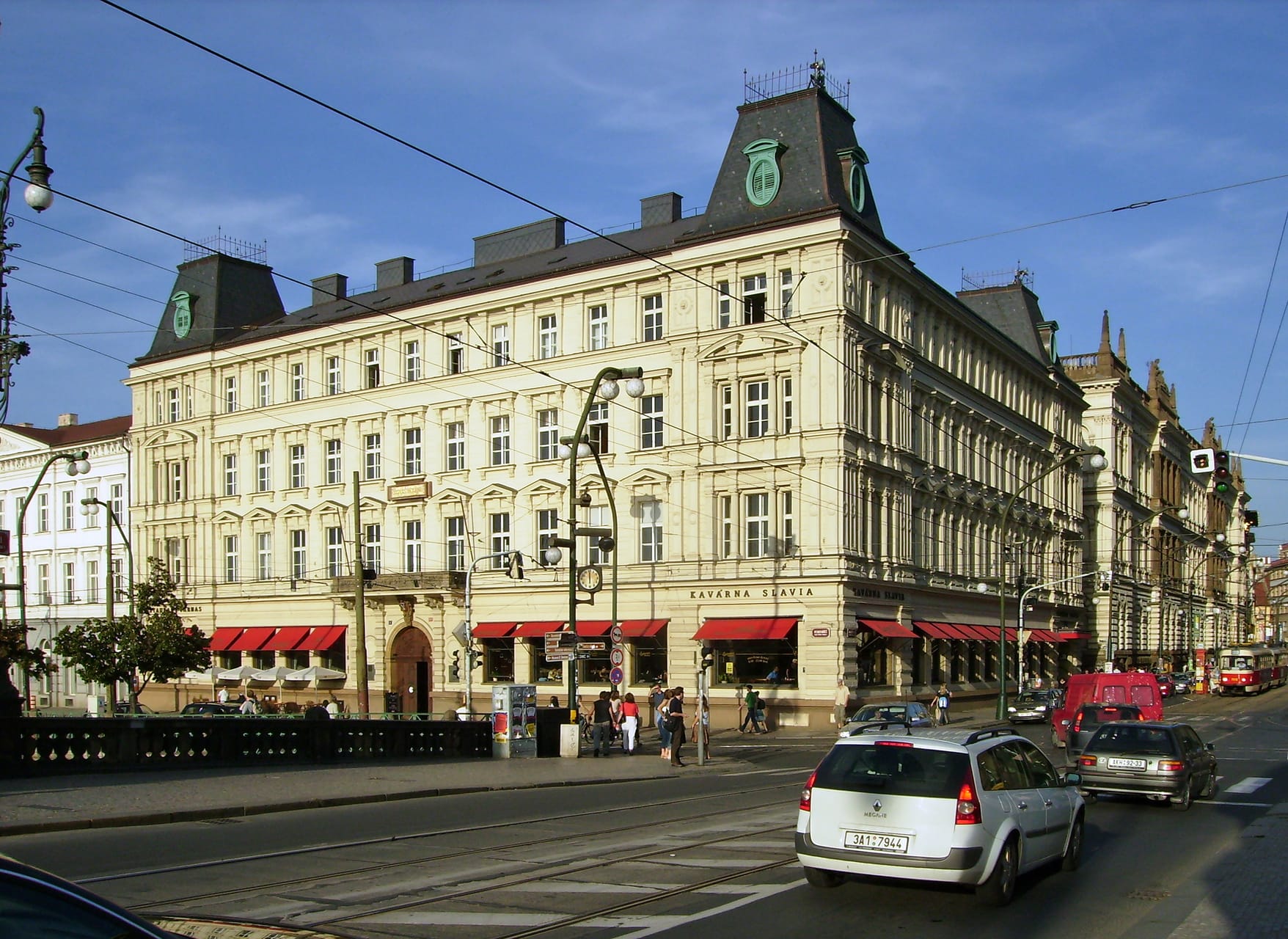 Café Slavia – A famous meeting point for Prague poets, playwrights