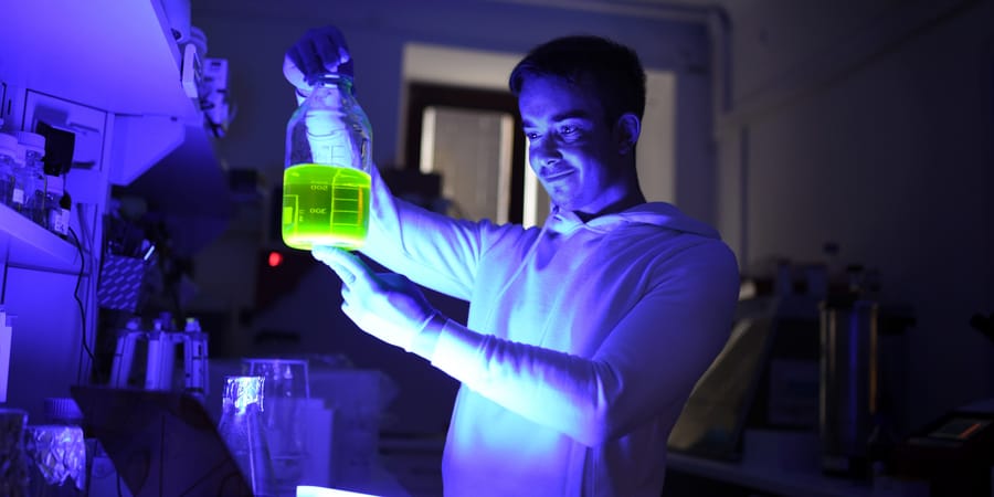 Czech scientists explore possibility of plastic-eating cyanobacteria tackling ocean waste - Vimarsana News